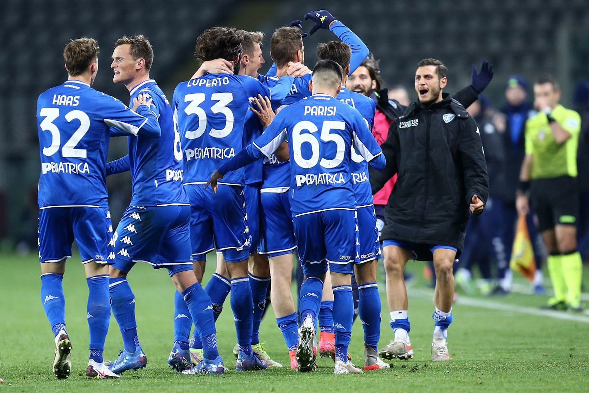 评述中指出 评述中指出